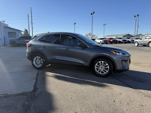 Used 2022 Ford Escape SE image 4