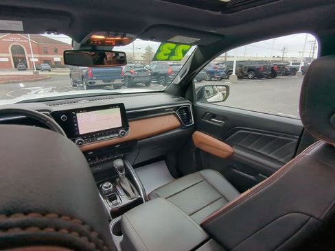 Used 2023 GMC Canyon AT4 w/ AT4 Premium Package image 12