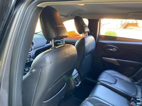 Used 2018 Jeep Cherokee Limited FWD image 44