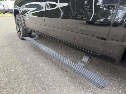 Used 2019 RAM 1500 Laramie AWD/4WD image 19