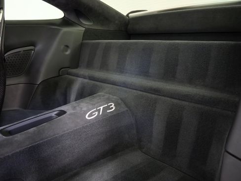 Used 2018 Porsche 911 GT3 RWD image 19