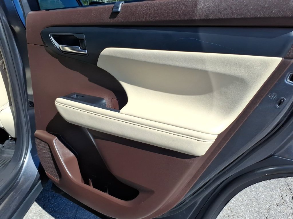 Used 2020 Toyota Highlander XLE FWD image 13