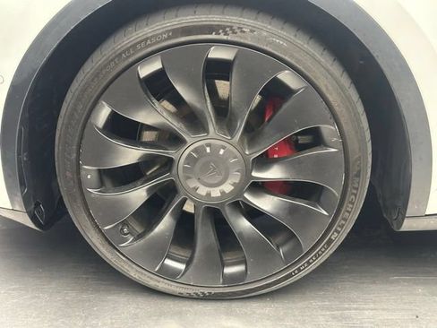 Used 2022 Tesla Model Y Performance AWD/4WD image 12