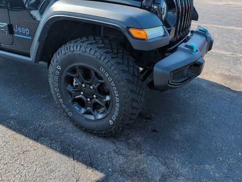 Used 2023 Jeep Wrangler Unlimited w/ Sun & Screen Package AWD/4WD image 16