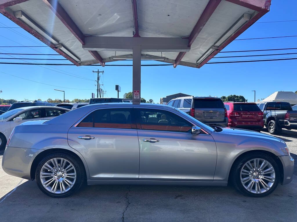 Used 2013 Chrysler 300 C RWD image 5