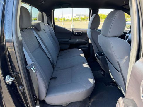 Used 2019 Toyota Tacoma TRD Off-Road AWD/4WD image 18