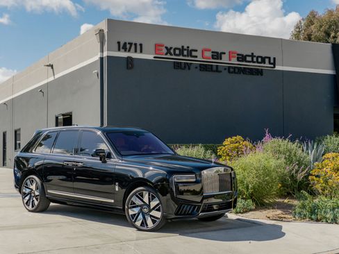 Used 2025 Rolls-Royce Cullinan AWD/4WD image 1