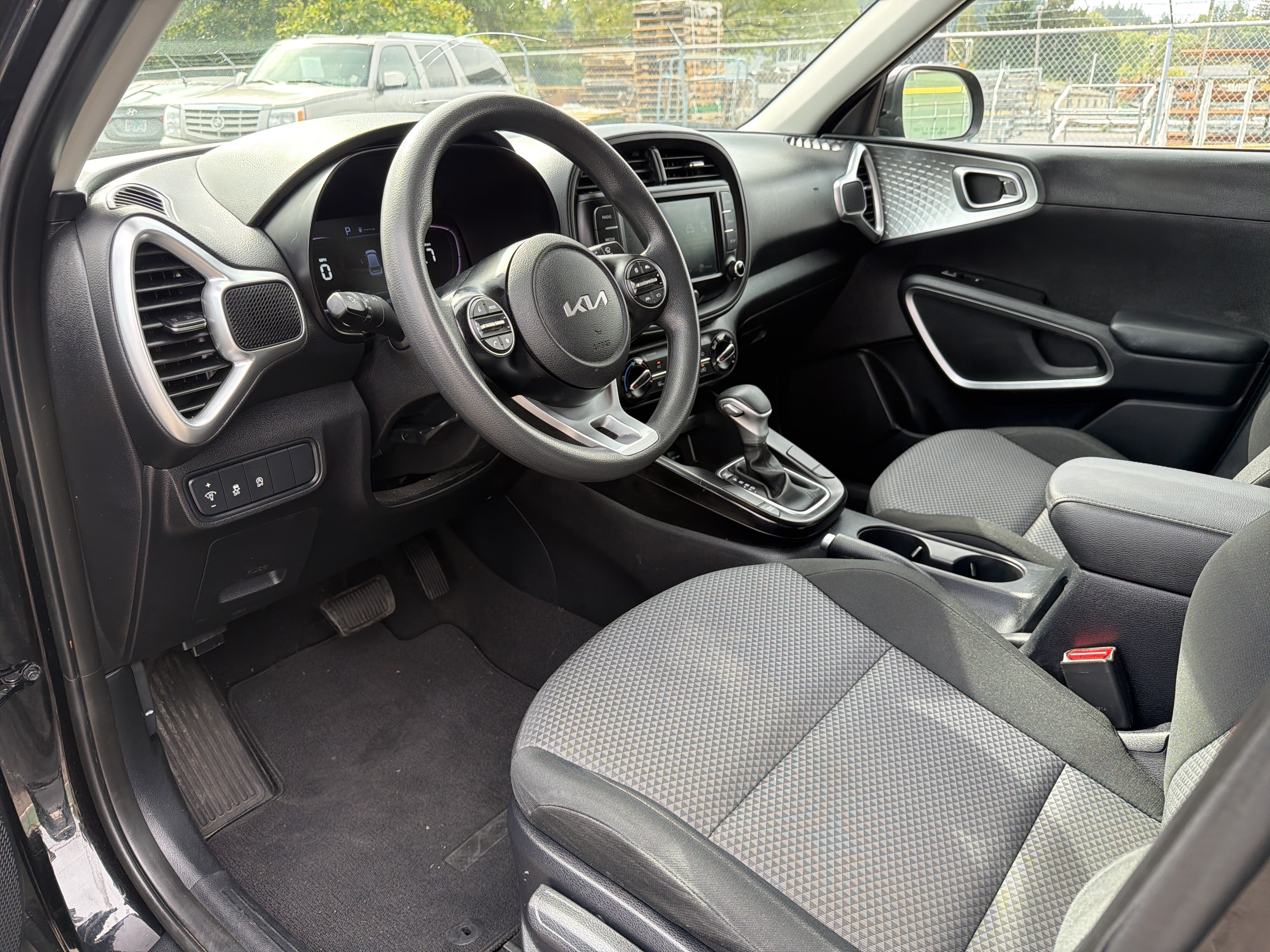 Used 2023 Kia Soul LX FWD image 8