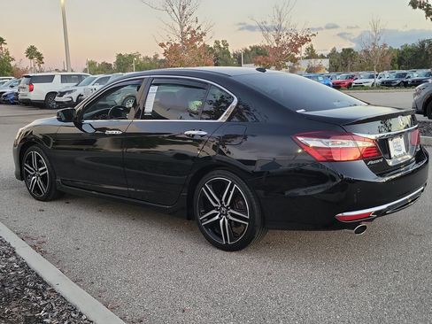 Used 2017 Honda Accord Touring image 5