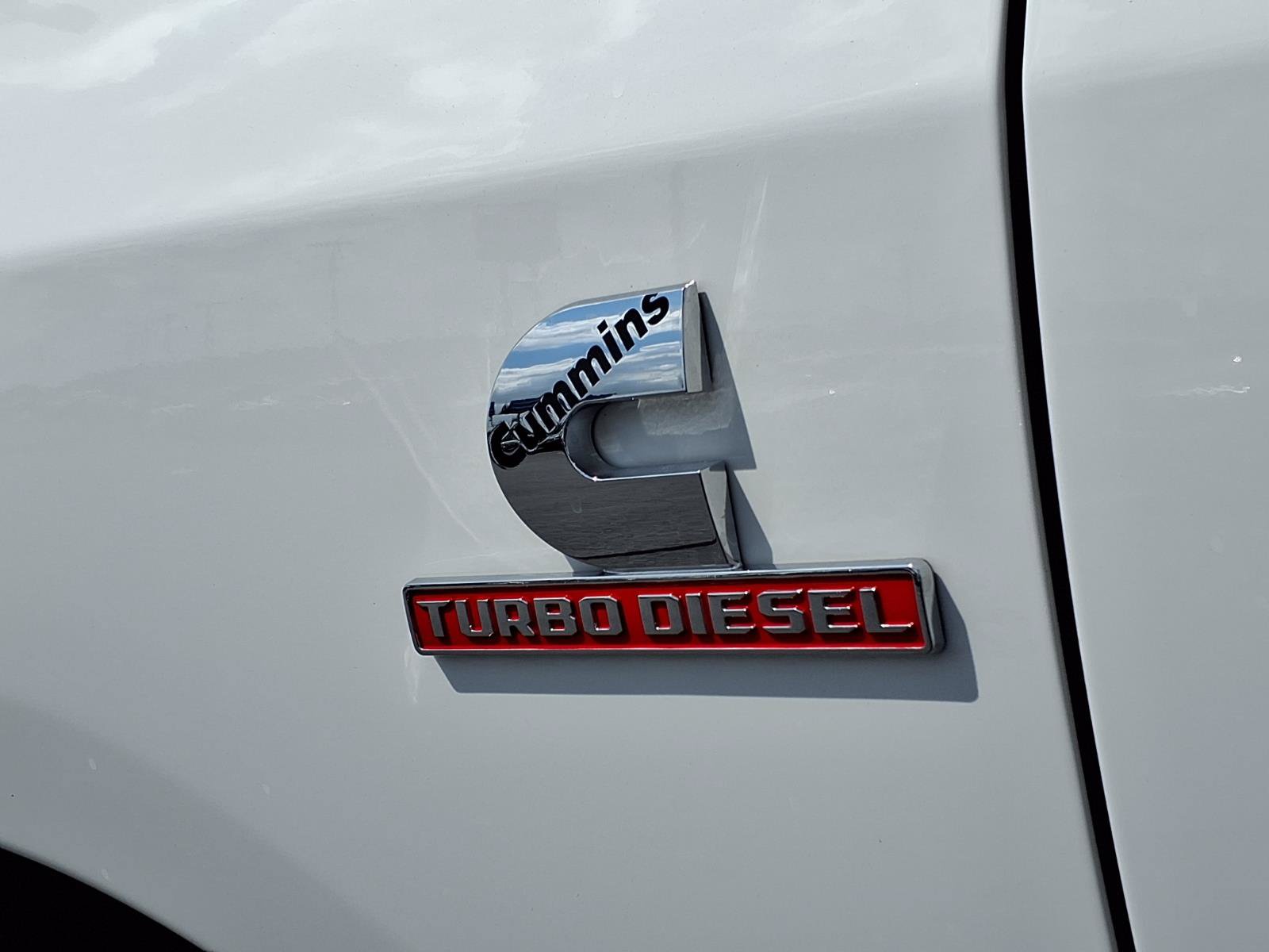 Used 2026 RAM 2500 Laramie AWD/4WD image 2
