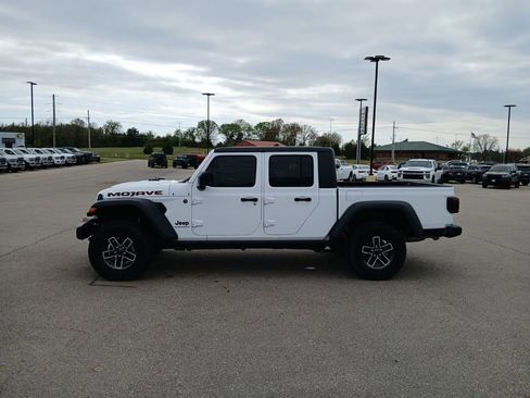 Used 2025 Jeep Gladiator Mojave w/ Convenience Group AWD/4WD image 5