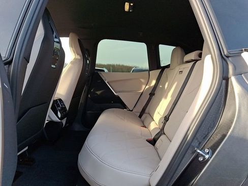 New 2026 BMW iX xDrive45 image 9
