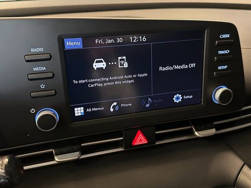 Used 2023 Hyundai Elantra SE image 12