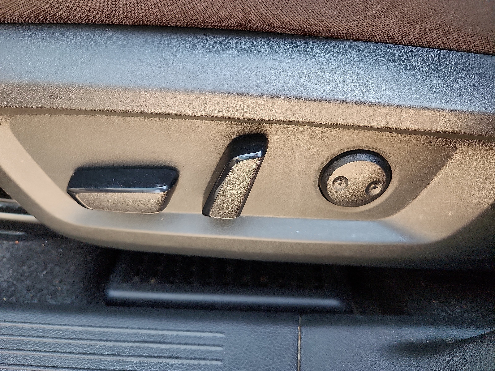 Used 2024 Nissan Rogue SV FWD image 13