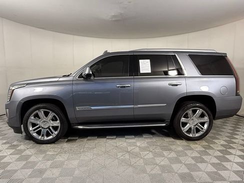Used 2019 Cadillac Escalade Luxury AWD/4WD image 3