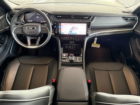 New 2026 Jeep Grand Cherokee Limited AWD/4WD image 23