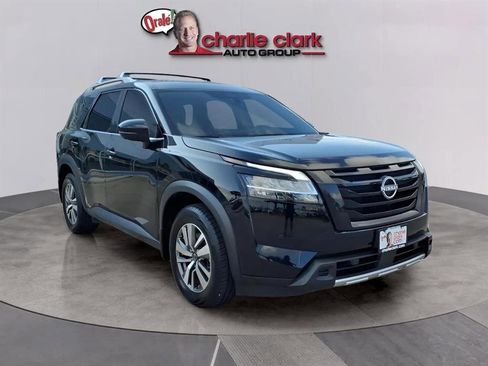 Used 2023 Nissan Pathfinder SL w/ Black Appearance Package image 7