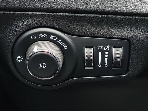 Used 2021 Jeep Compass Latitude FWD image 22
