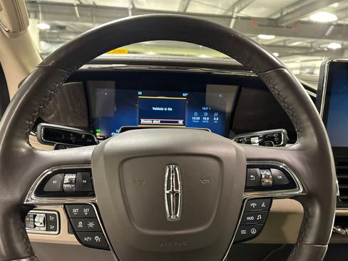 Certified 2023 Lincoln Navigator Reserve AWD/4WD image 11
