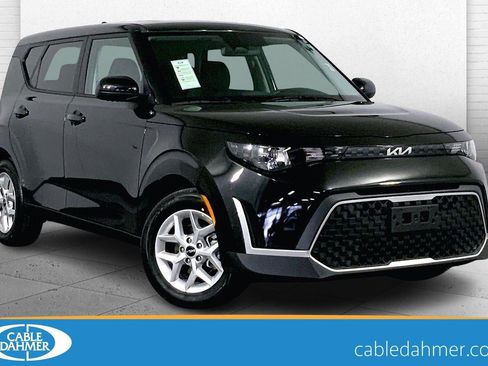 Used 2025 Kia Soul LX image 1