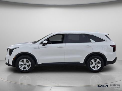 Certified 2026 Kia Sorento LX FWD image 3