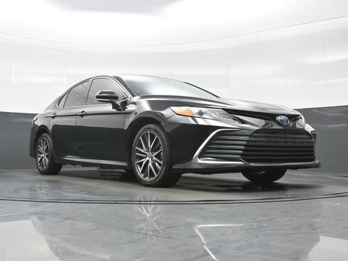 Used 2022 Toyota Camry XLE FWD image 24
