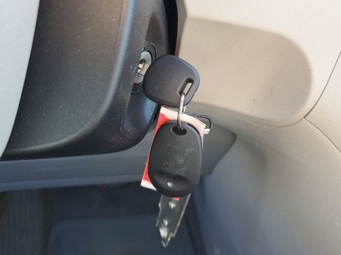 Used 2013 Toyota Sienna LE w/ Towing Pkg image 27