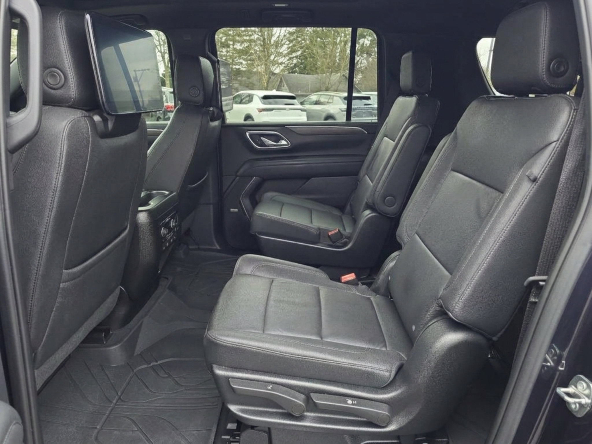 Certified 2023 Chevrolet Suburban Z71 w/ Z71 Off-Road Package AWD/4WD image 19