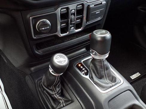 Used 2023 GMC Terrain SLT w/ Tech Package AWD/4WD image 8
