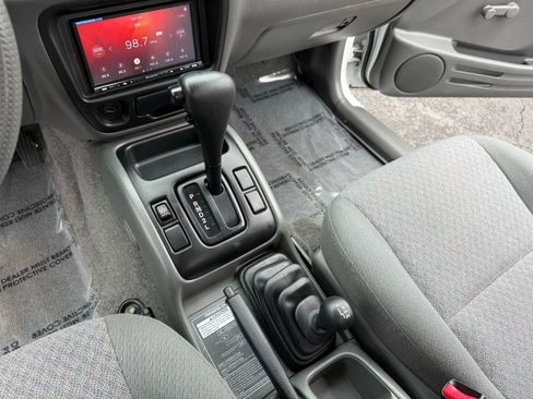 Used 2003 Chevrolet Tracker 4WD Convertible image 25