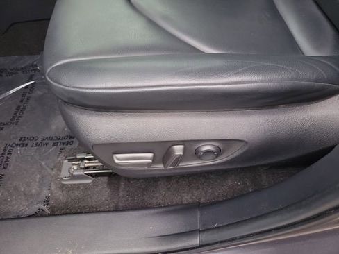 Used 2024 Toyota Highlander XLE FWD image 14