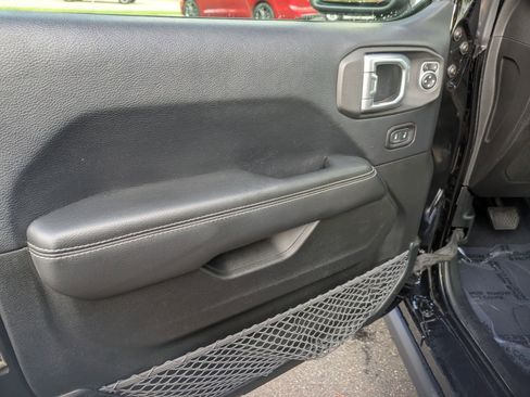 Used 2019 Jeep Wrangler Unlimited Rubicon image 18