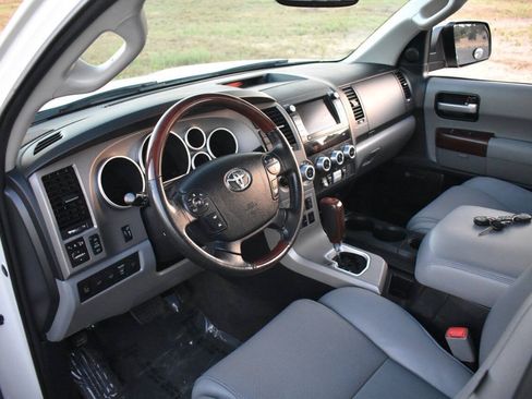 Used 2013 Toyota Sequoia Platinum AWD/4WD image 45