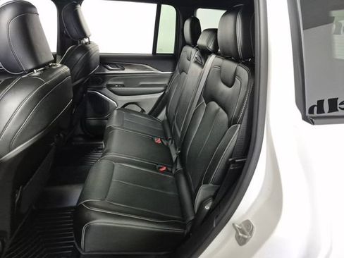 Used 2023 Jeep Grand Cherokee Overland AWD/4WD image 25