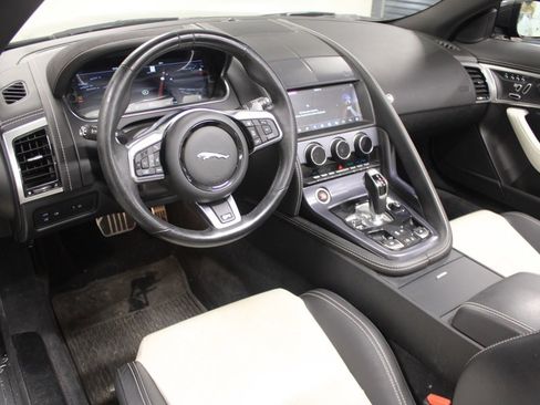Used 2022 Jaguar F-TYPE R image 4