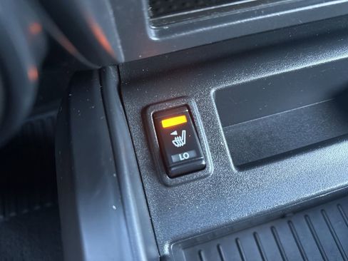 Used 2019 Nissan Titan SV w/ SV Convenience Package image 23