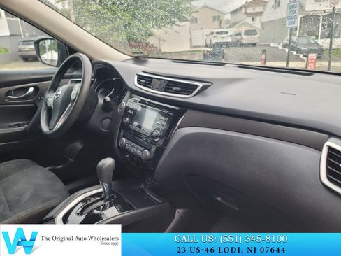 Used 2016 Nissan Rogue SV AWD/4WD image 16