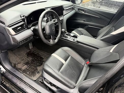 Used 2025 Toyota Camry SE w/ Convenience Package FWD image 5