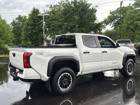 Used 2024 Toyota Tacoma TRD Off-Road w/ TRD Off Road Upgrade Package AWD/4WD image 21