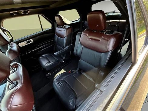 Used 2022 Ford Explorer Platinum w/ Equipment Group 601A image 23