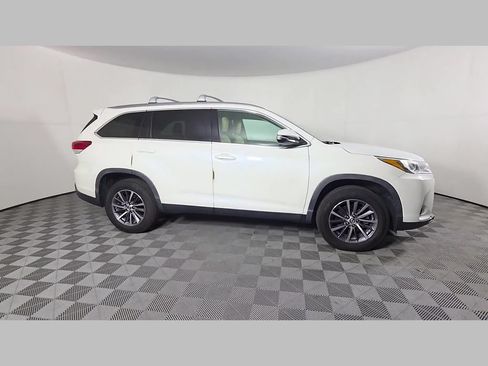 Used 2019 Toyota Highlander XLE FWD image 34