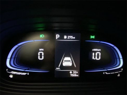 Used 2025 Hyundai Venue Limited image 15