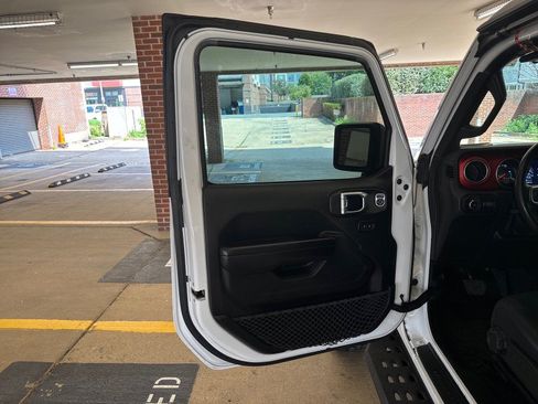 Used 2018 Jeep Wrangler Unlimited Rubicon AWD/4WD image 12