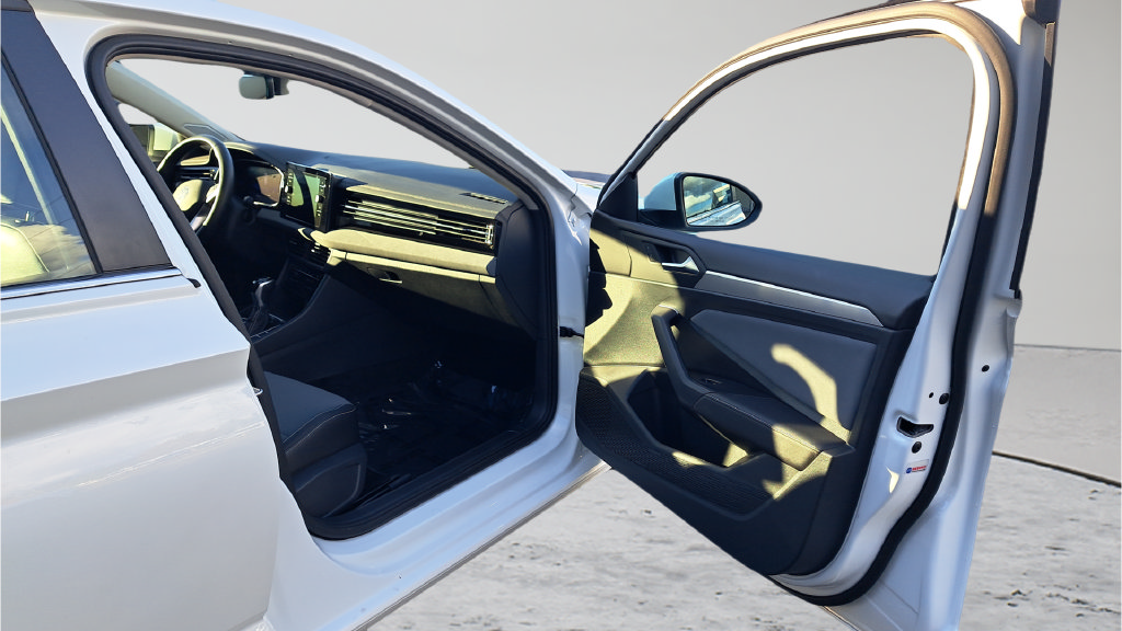 Used 2025 Volkswagen Jetta SE FWD image 15