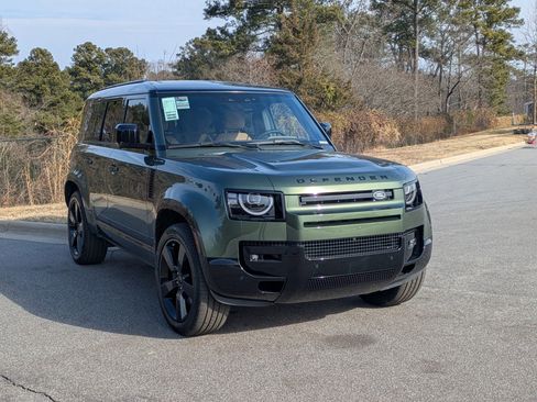 New 2026 Land Rover Defender 110 X-Dynamic SE image 3
