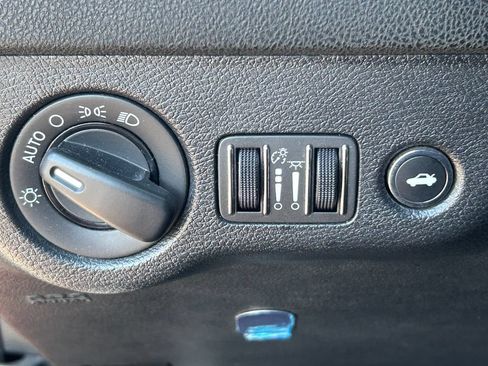 Used 2017 Dodge Charger SE RWD image 21