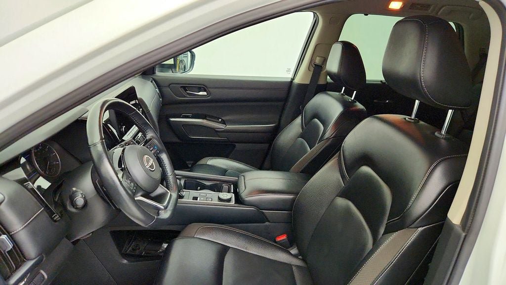 Used 2023 Nissan Pathfinder SL AWD/4WD image 18
