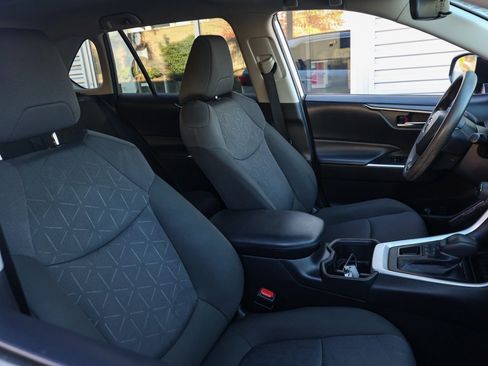 Used 2022 Toyota RAV4 XLE image 21