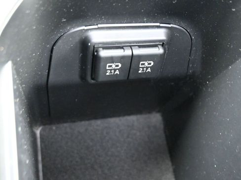 Used 2019 Toyota RAV4 XLE Premium w/ Cold Weather Package AWD/4WD image 16