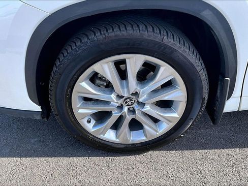 Used 2023 Toyota Highlander Limited AWD/4WD image 9